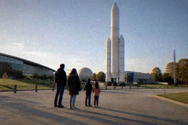 Space park exhibits at Cité de l'Espace