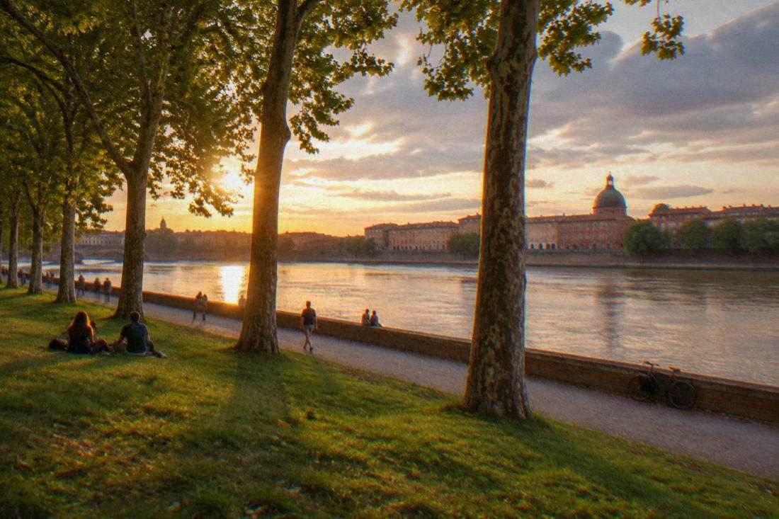 The Garonne quay at sunset