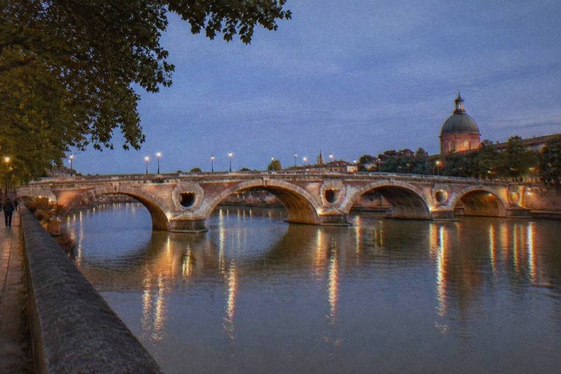 Pont Neuf lit in the evening